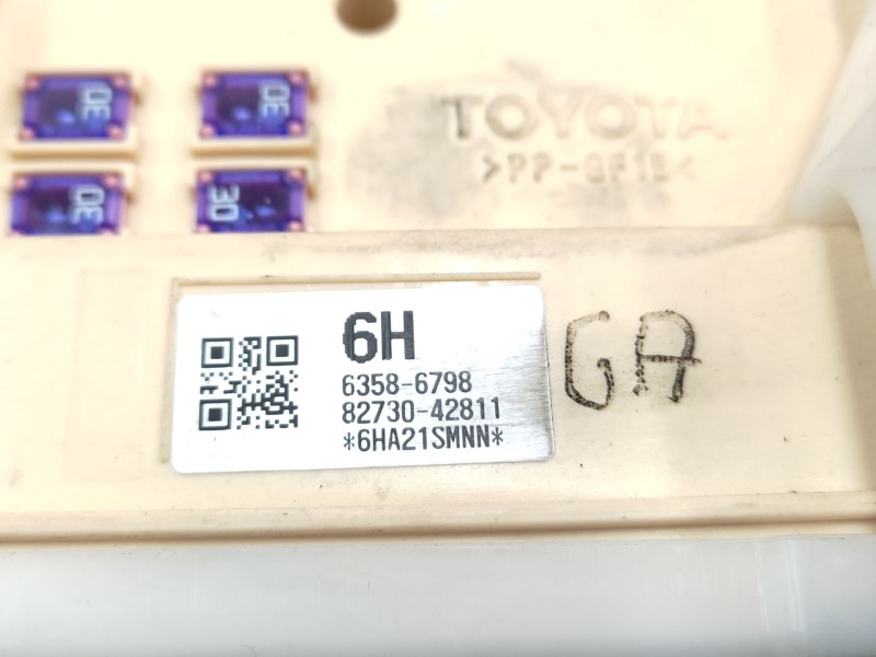 Caja Reles / Fusibles 8273042811  - Toyota Rav 4 4