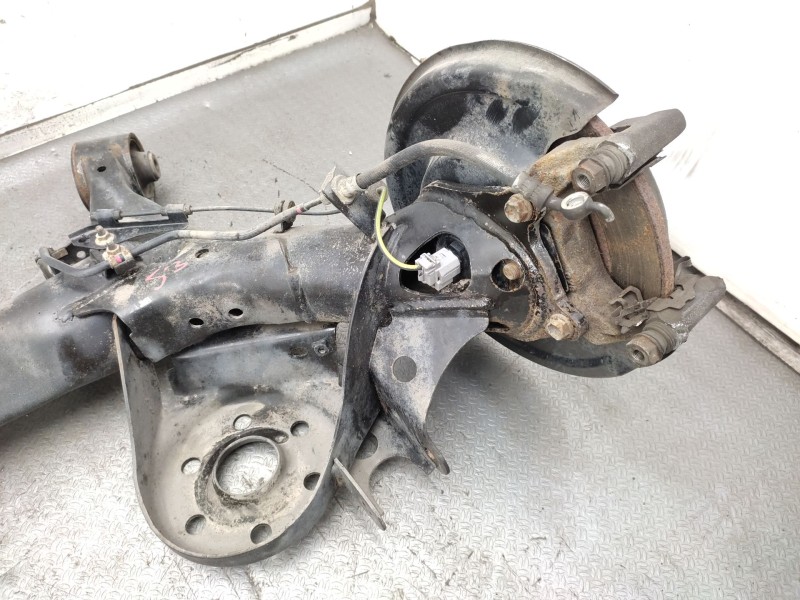 Recambio de puente trasero para toyota auris hybrid active referencia OEM IAM   