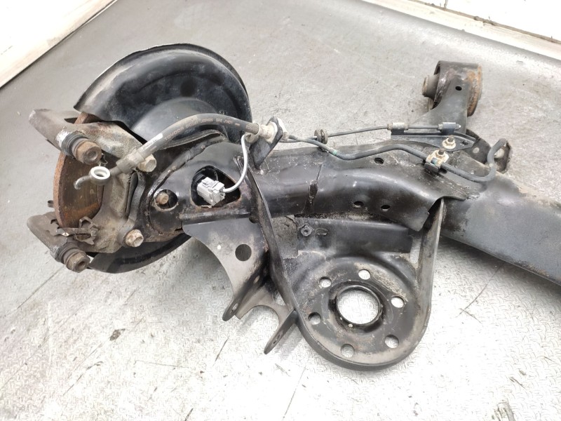 Recambio de puente trasero para toyota auris hybrid active referencia OEM IAM   