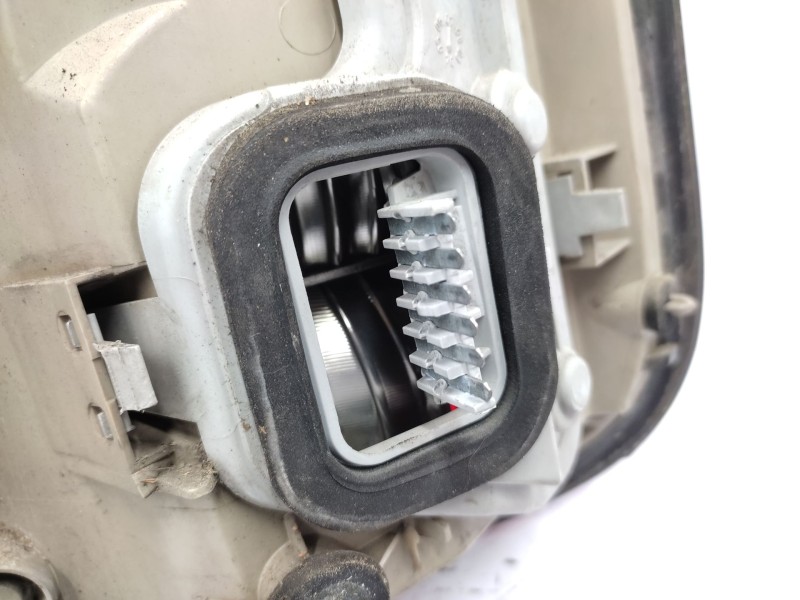 Recambio de piloto trasero izquierdo para opel zafira a monospace (t98) 2.0 dti 16v (f75) referencia OEM IAM  93175677 