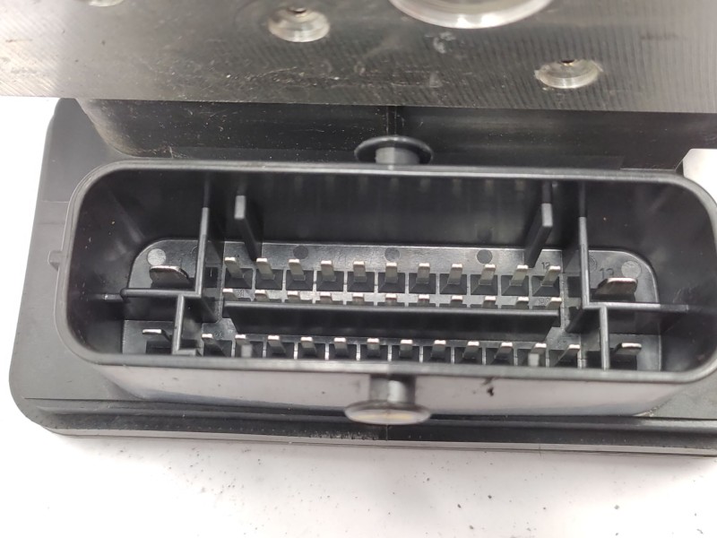 Recambio de abs para hyundai i20 i (pb, pbt) 1.2 referencia OEM IAM  589101J270 