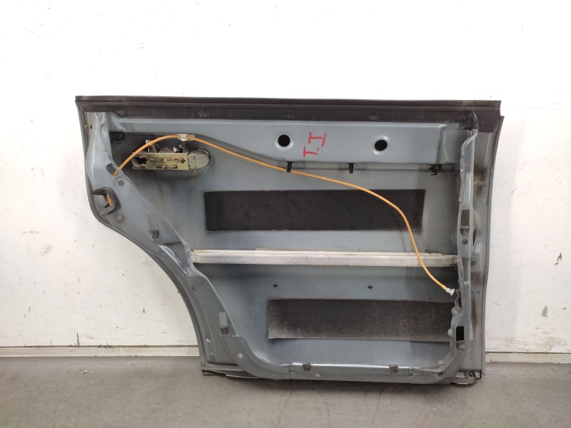 Recambio de puerta trasera izquierda para audi a4 b5 (8d2) 1.9 tdi referencia OEM IAM  8D0833051F 