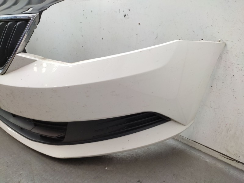 Recambio de paragolpes delantero para skoda fabia iii (nj3) 1.4 tdi referencia OEM IAM  6V0807221 