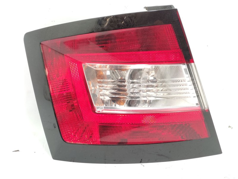 Recambio de piloto trasero izquierdo para skoda fabia iii (nj3) 1.4 tdi referencia OEM IAM 6V6945095 6V6945111 