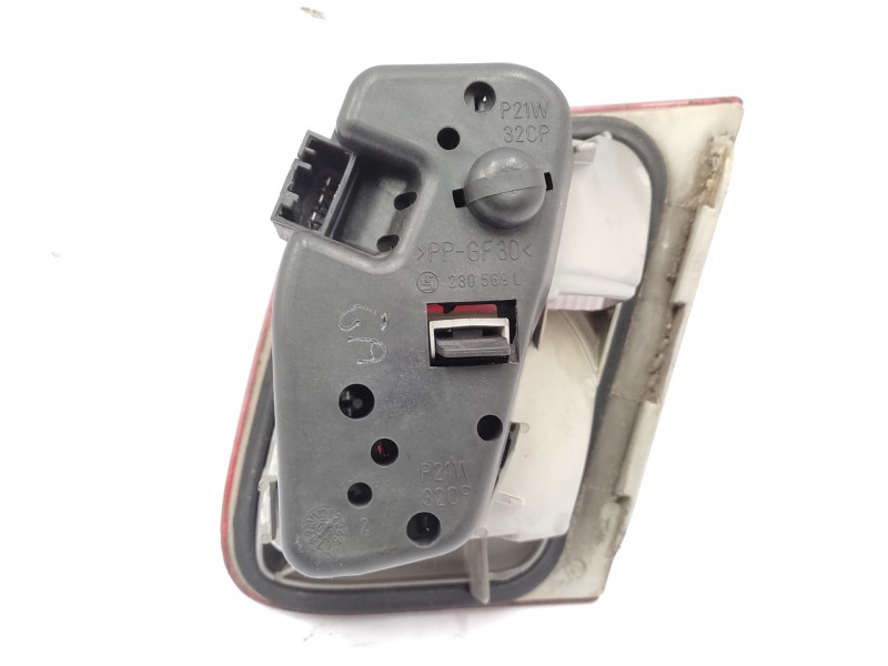 Recambio de piloto trasero izquierdo interior para bmw 3 (e46) 320 d referencia OEM IAM  63218364923 