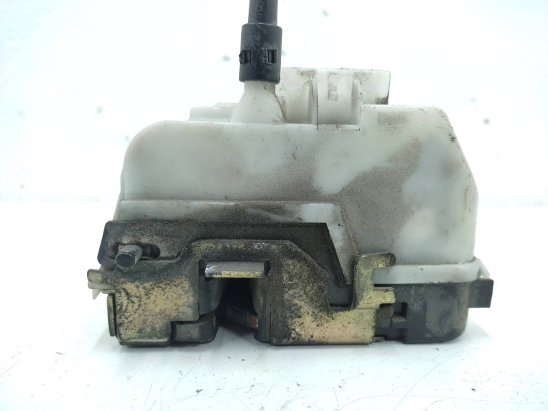Recambio de cerradura puerta trasera derecha para citroën c3 1.4 hdi referencia OEM IAM 9138C1 46977980 