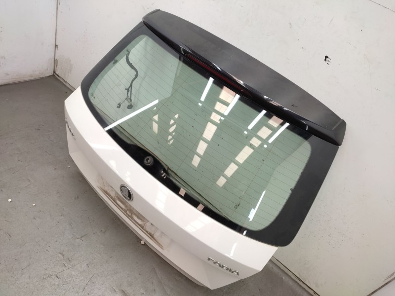 Recambio de porton trasero para skoda fabia iii (nj3) 1.4 tdi referencia OEM IAM  6V6827025H 