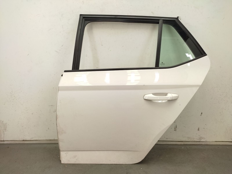 Recambio de puerta trasera izquierda para skoda fabia iii (nj3) 1.4 tdi referencia OEM IAM  6V6833055A 