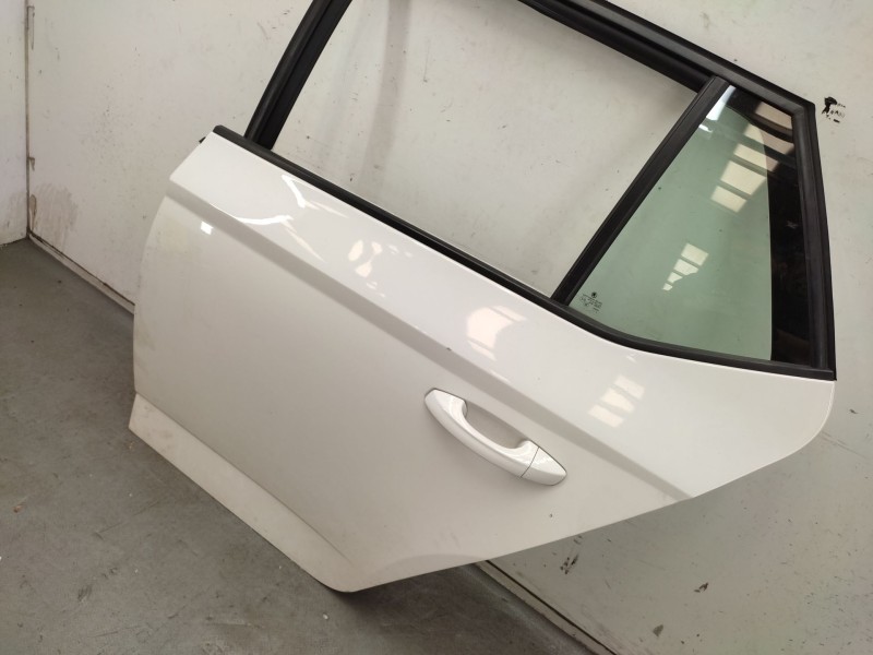 Recambio de puerta trasera izquierda para skoda fabia iii (nj3) 1.4 tdi referencia OEM IAM  6V6833055A 