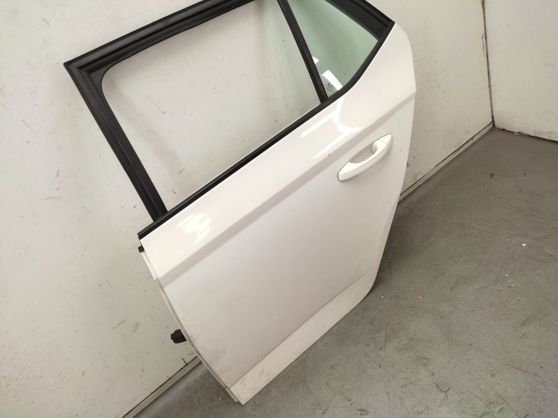 Recambio de puerta trasera izquierda para skoda fabia iii (nj3) 1.4 tdi referencia OEM IAM  6V6833055A 