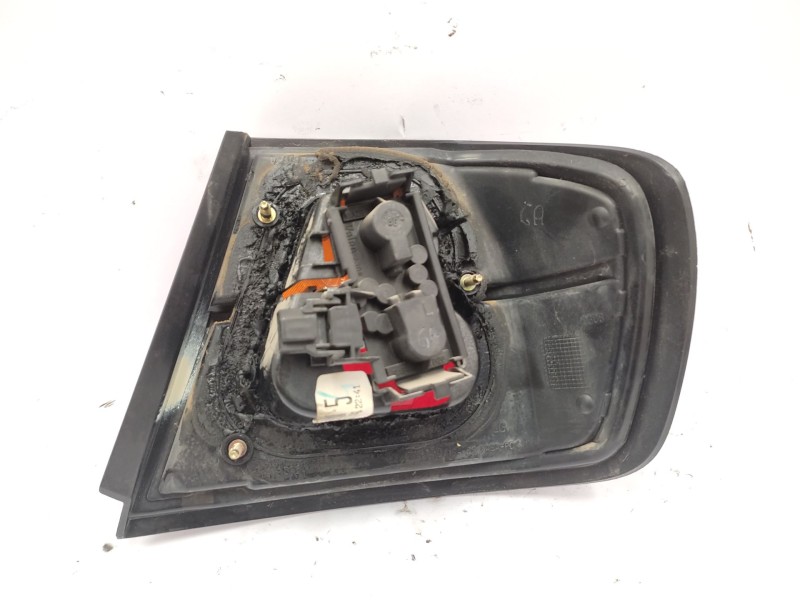 Recambio de piloto trasero izquierdo para nissan primera hatchback (p11) 1.6 16v referencia OEM IAM  265552F728 