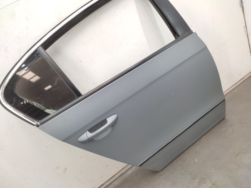 Recambio de puerta trasera derecha para volkswagen passat b6 (3c2) 2.0 bluetdi referencia OEM IAM  3C5833056H 