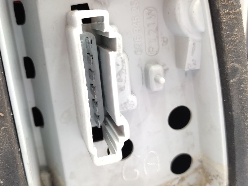 Recambio de piloto trasero izquierdo para volkswagen polo iv (9n_, 9a_) 1.4 16v referencia OEM IAM  6Q6945095G 
