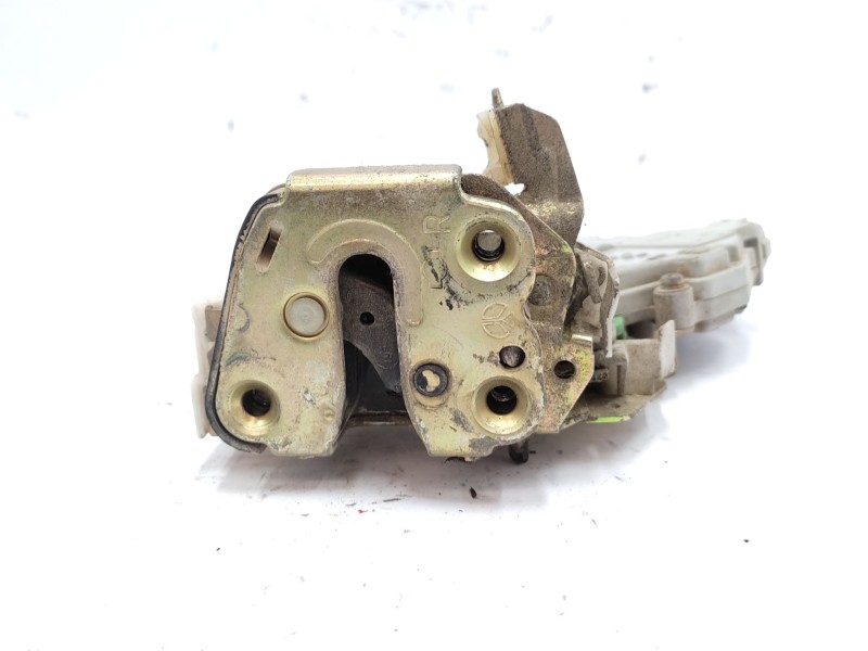 Recambio de cerradura puerta trasera derecha para nissan terrano ii (r20) 2.7 tdi 4wd referencia OEM IAM   