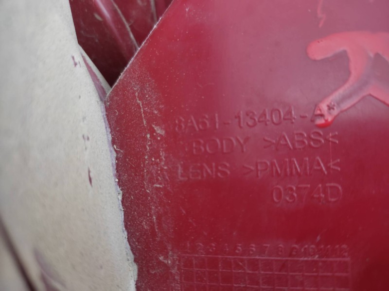 Piloto Trasero Izquierdo 8a6113404a  - Ford Fiesta (cb1) 1.25 16v Cat 2