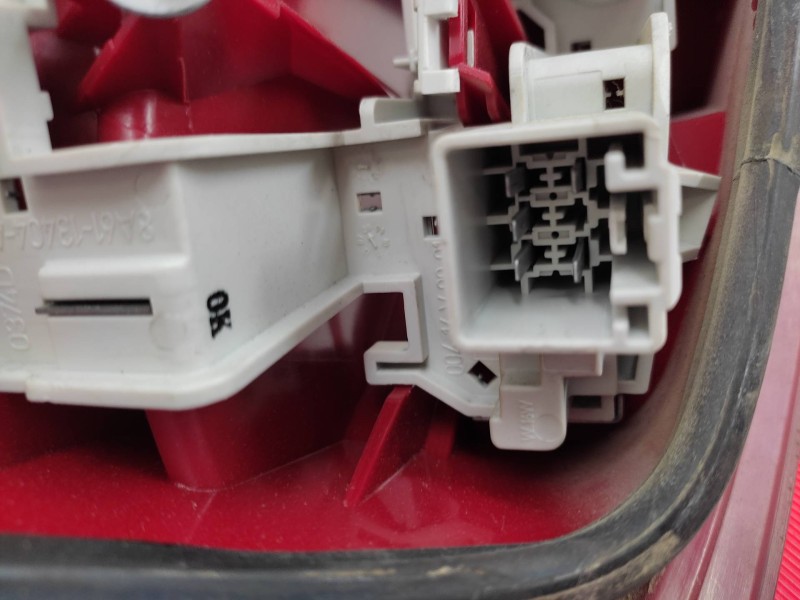 Piloto Trasero Izquierdo 8a6113404a  - Ford Fiesta (cb1) 1.25 16v Cat 3