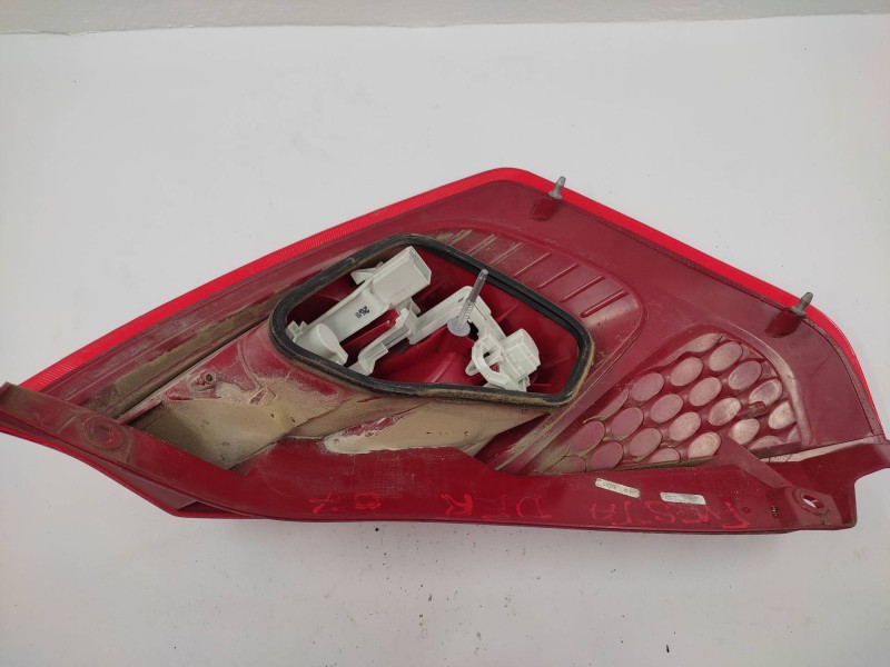 Piloto Trasero Izquierdo 8a6113404a  - Ford Fiesta (cb1) 1.25 16v Cat 4