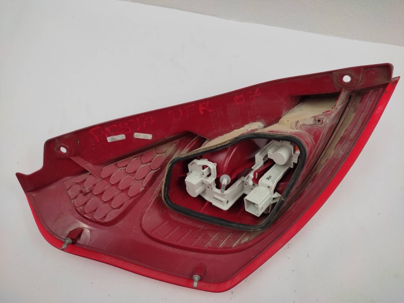 Piloto Trasero Izquierdo 8a6113404a  - Ford Fiesta (cb1) 1.25 16v Cat 5