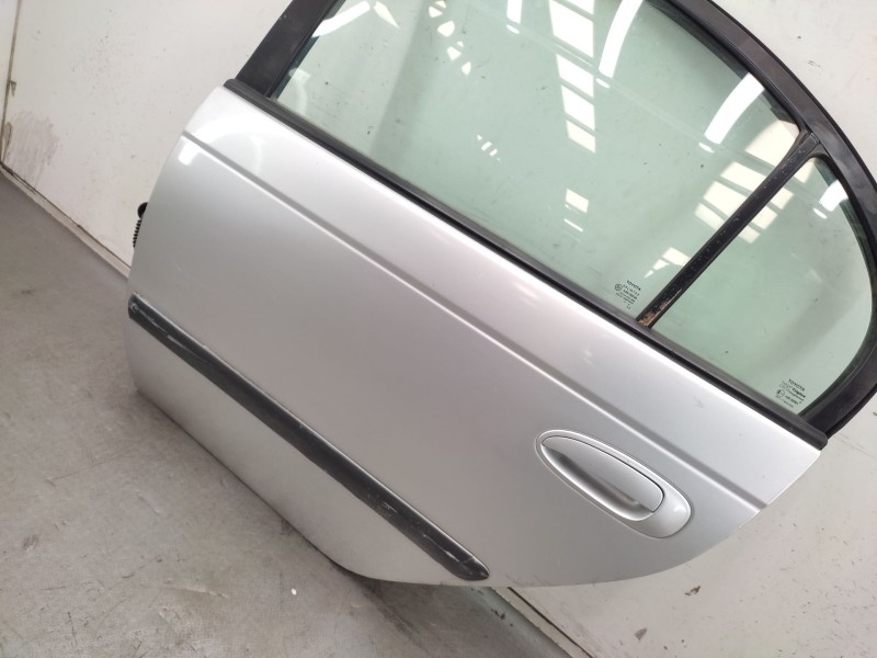 Recambio de puerta trasera izquierda para toyota avensis (_t22_) 1.6 (at220_) referencia OEM IAM   