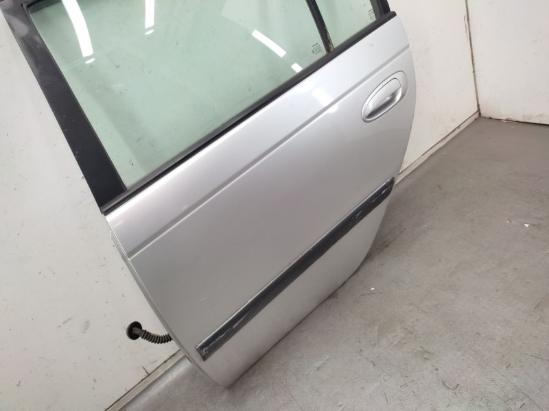 Recambio de puerta trasera izquierda para toyota avensis (_t22_) 1.6 (at220_) referencia OEM IAM   