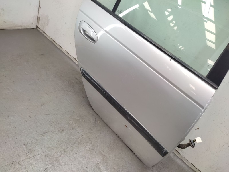 Recambio de puerta trasera derecha para toyota avensis (_t22_) 1.6 (at220_) referencia OEM IAM   