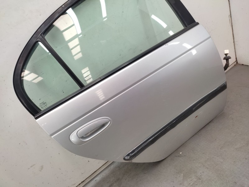 Recambio de puerta trasera derecha para toyota avensis (_t22_) 1.6 (at220_) referencia OEM IAM   
