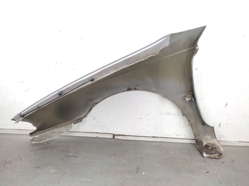 Recambio de aleta delantera derecha para toyota avensis (_t22_) 1.6 (at220_) referencia OEM IAM   