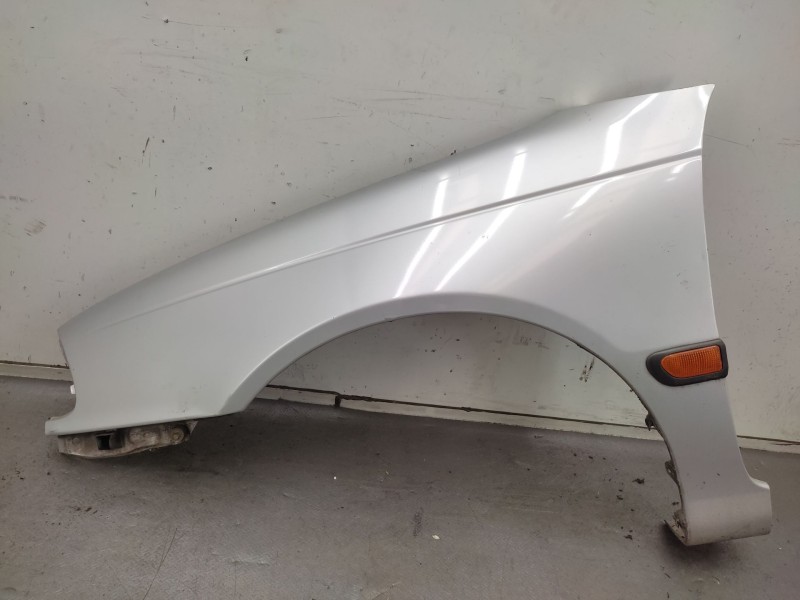 Recambio de aleta delantera izquierda para toyota avensis (_t22_) 1.6 (at220_) referencia OEM IAM   