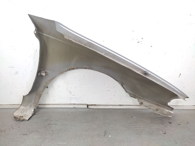 Recambio de aleta delantera izquierda para toyota avensis (_t22_) 1.6 (at220_) referencia OEM IAM   