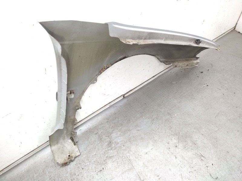 Recambio de aleta delantera izquierda para toyota avensis (_t22_) 1.6 (at220_) referencia OEM IAM   