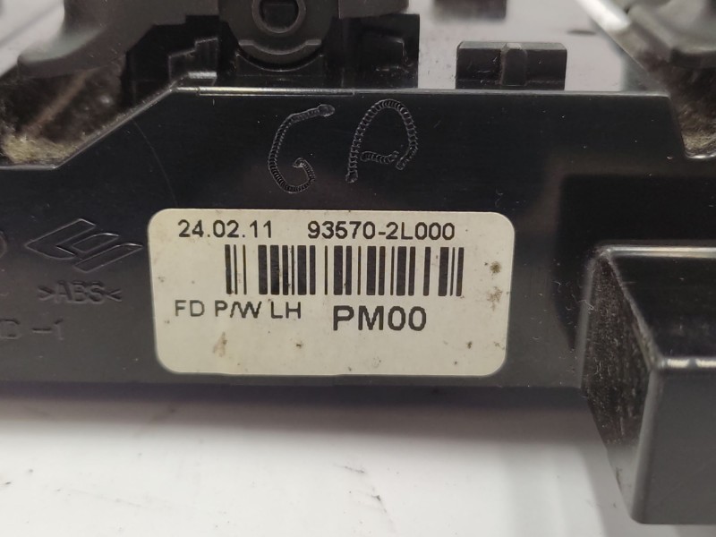 Mando Elevalunas Delantero Izquierdo 935702l000  - Hyundai I30 (fd) 1.6 Crdi 4