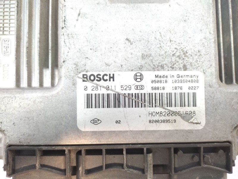 Recambio de centralita motor uce para renault trafic ii furgoneta (fl) 1.9 dci 100 (fl0c) referencia OEM IAM   