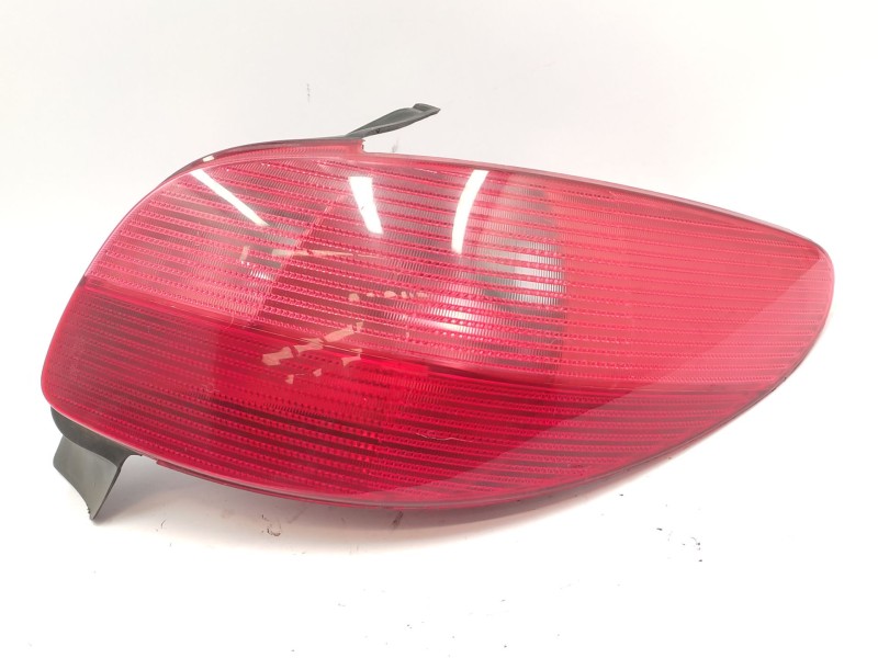 Recambio de piloto trasero derecho para peugeot 206 berlina xt referencia OEM IAM   