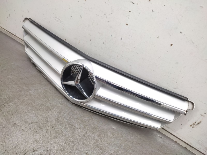 Recambio de calandra delantera de radiador para mercedes-benz clase c (w204) c 220 cdi (204.008) referencia OEM IAM   