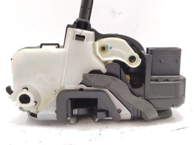 Cerradura Puerta Delantera Derecha 13579523  - Chevrolet Cruze Hatchback 1.6 2