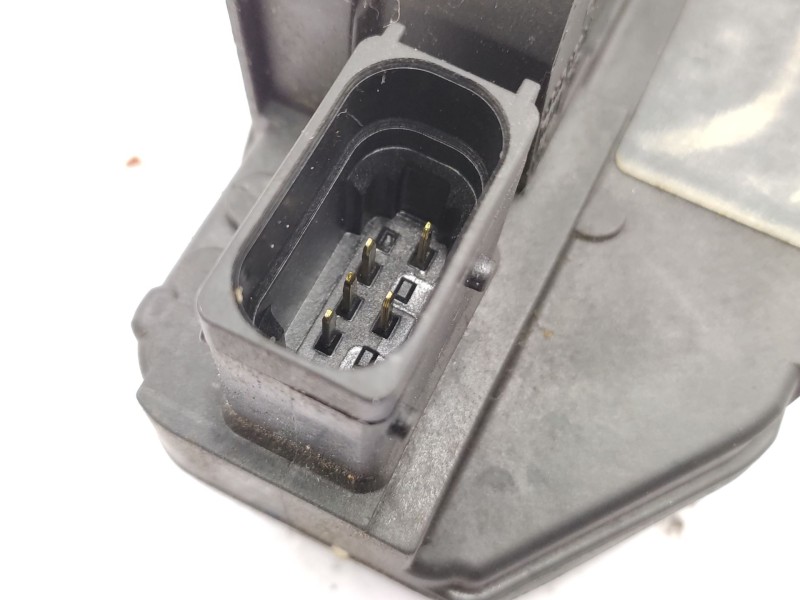 Cerradura Puerta Delantera Derecha 13579523  - Chevrolet Cruze Hatchback 1.6 4