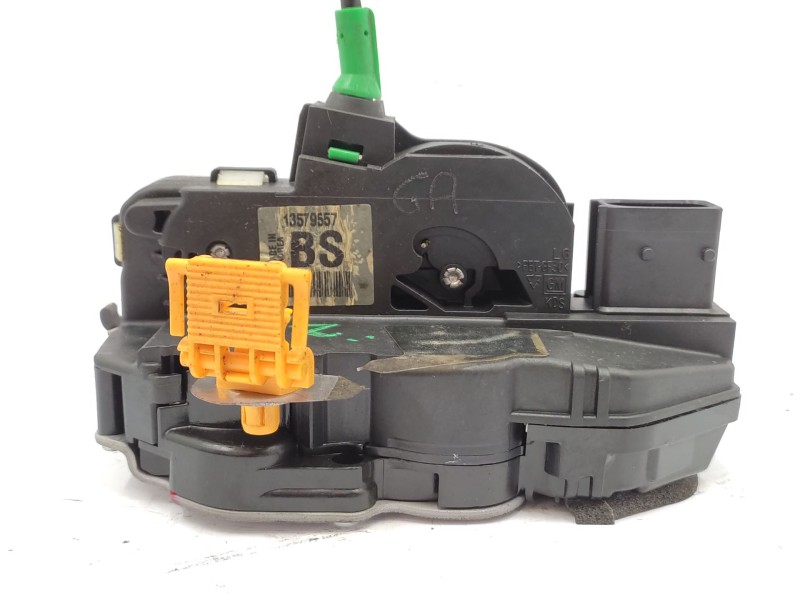 Recambio de cerradura puerta trasera izquierda para chevrolet cruze hatchback 1.6 referencia OEM IAM  13579557 