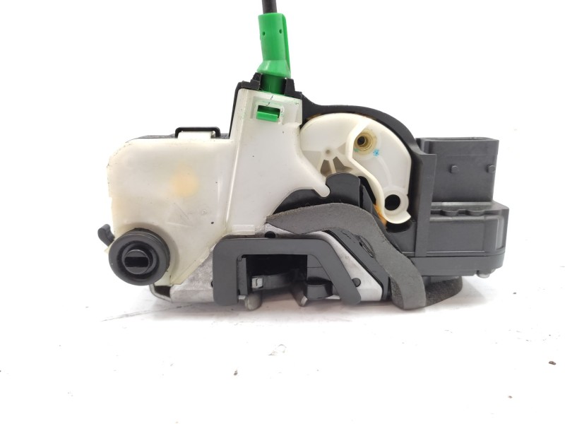 Cerradura Puerta Trasera Derecha 13579557  - Chevrolet Cruze Hatchback 1.6 2