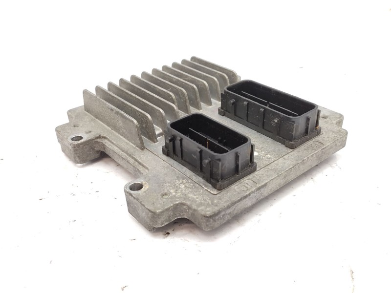 Recambio de centralita motor uce para chevrolet cruze hatchback 1.6 referencia OEM IAM   