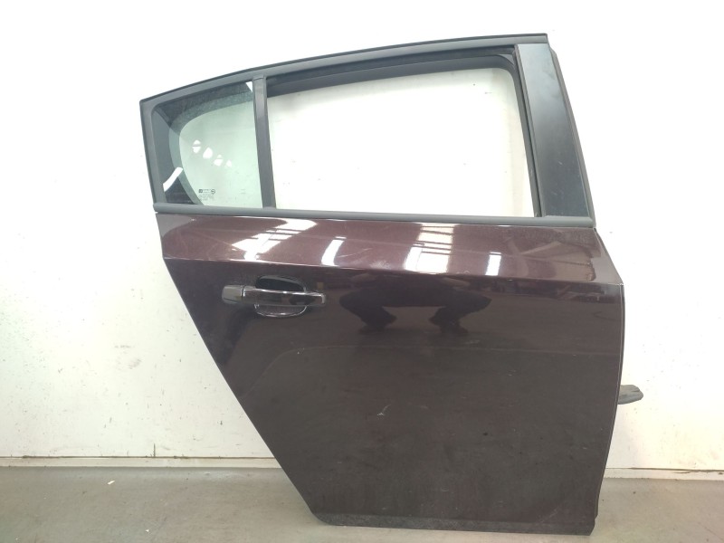 Recambio de puerta trasera derecha para chevrolet cruze hatchback 1.6 referencia OEM IAM  95476405 