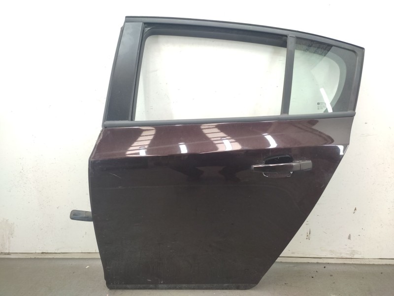 Recambio de puerta trasera izquierda para chevrolet cruze hatchback 1.6 referencia OEM IAM  95476404 