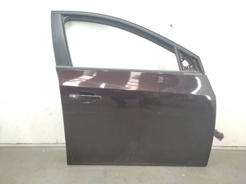 Recambio de puerta delantera derecha para chevrolet cruze hatchback 1.6 referencia OEM IAM  95987758 