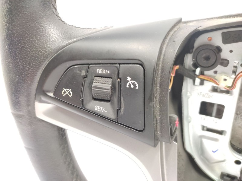 Recambio de volante para chevrolet cruze hatchback 1.6 referencia OEM IAM  95459394 