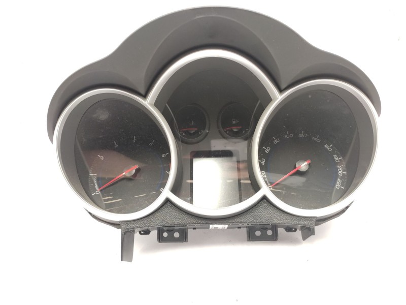 Recambio de cuadro instrumentos para chevrolet cruze hatchback 1.6 referencia OEM IAM   