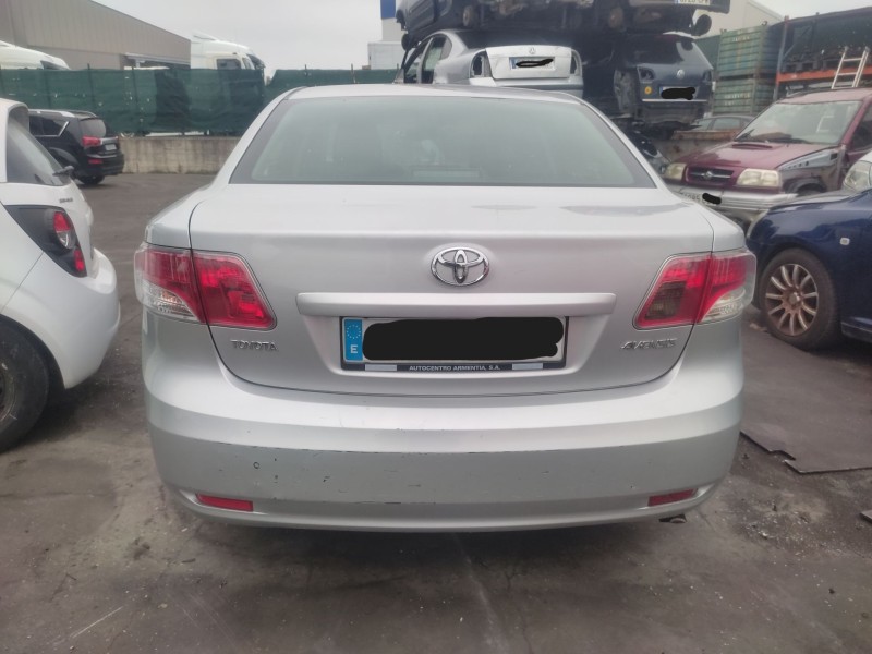 toyota avensis sedán (_t27_) del año 2009