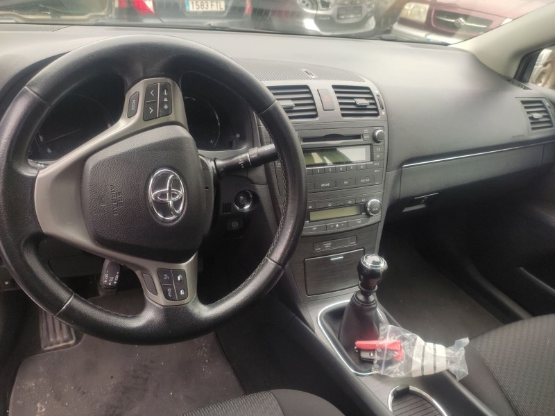 toyota avensis sedán (_t27_) del año 2009