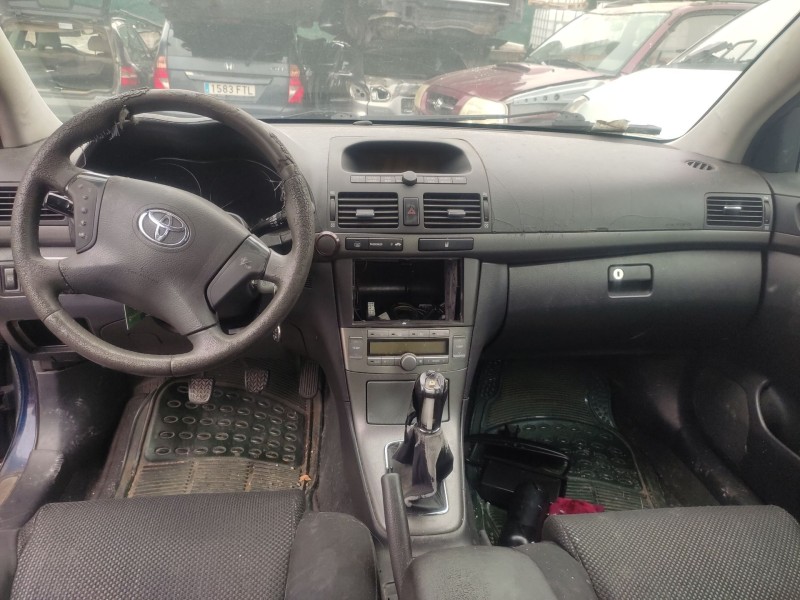 toyota avensis (_t22_) del año 2003