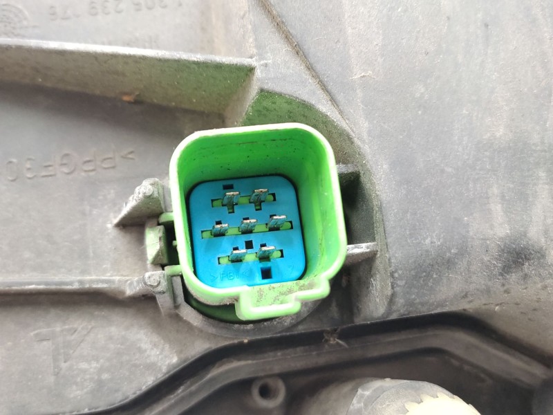 Recambio de faro izquierdo para ford mondeo iii (b5y) 2.0 16v tddi / tdci referencia OEM IAM  1435624 