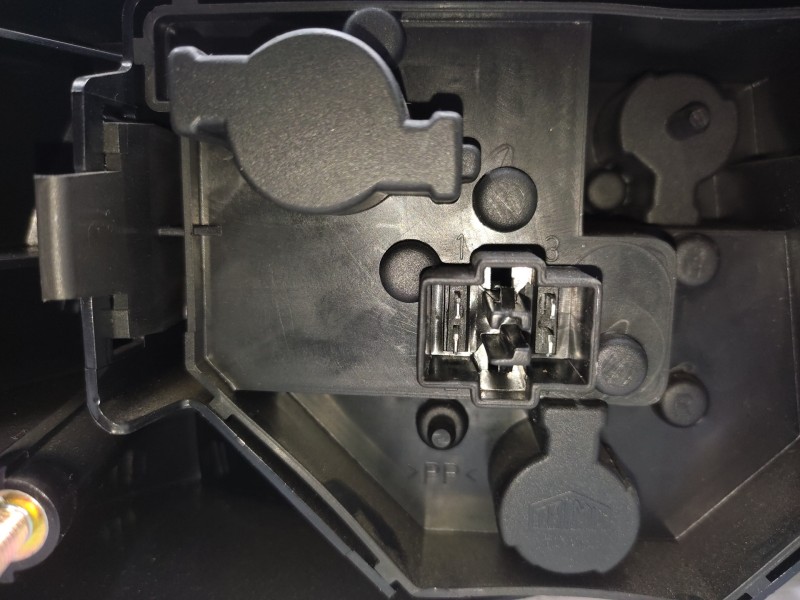 Piloto Trasero Derecho 4398525 23997133 4468963 - Saab 900 Berlina 2.3 Cat 4