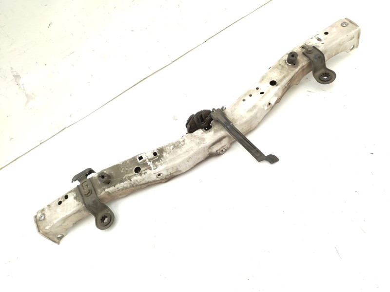 Recambio de travesaño superior para toyota auris (_e18_) 1.8 hybrid (zwe186_) referencia OEM IAM   